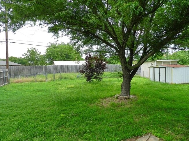 Building Photo - 6411 NW Compass Dr