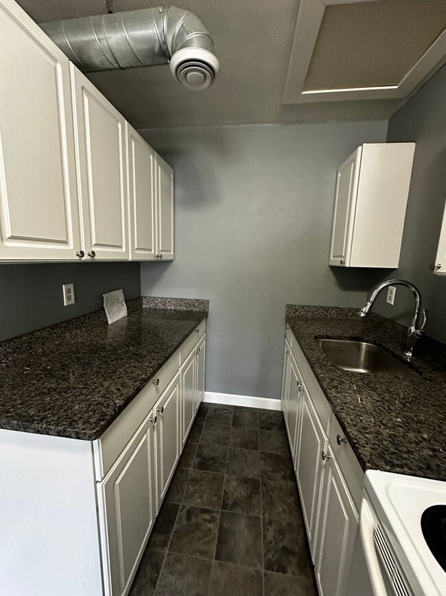 Building Photo - 326 S. First St.