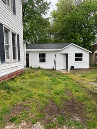 Building Photo - 2 bedroom/1 bathroom house