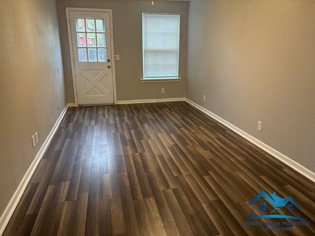 Building Photo - For Rent - 1 Bed/ 1 Bath Garage Apt - 1418 1/2 S Van Buren