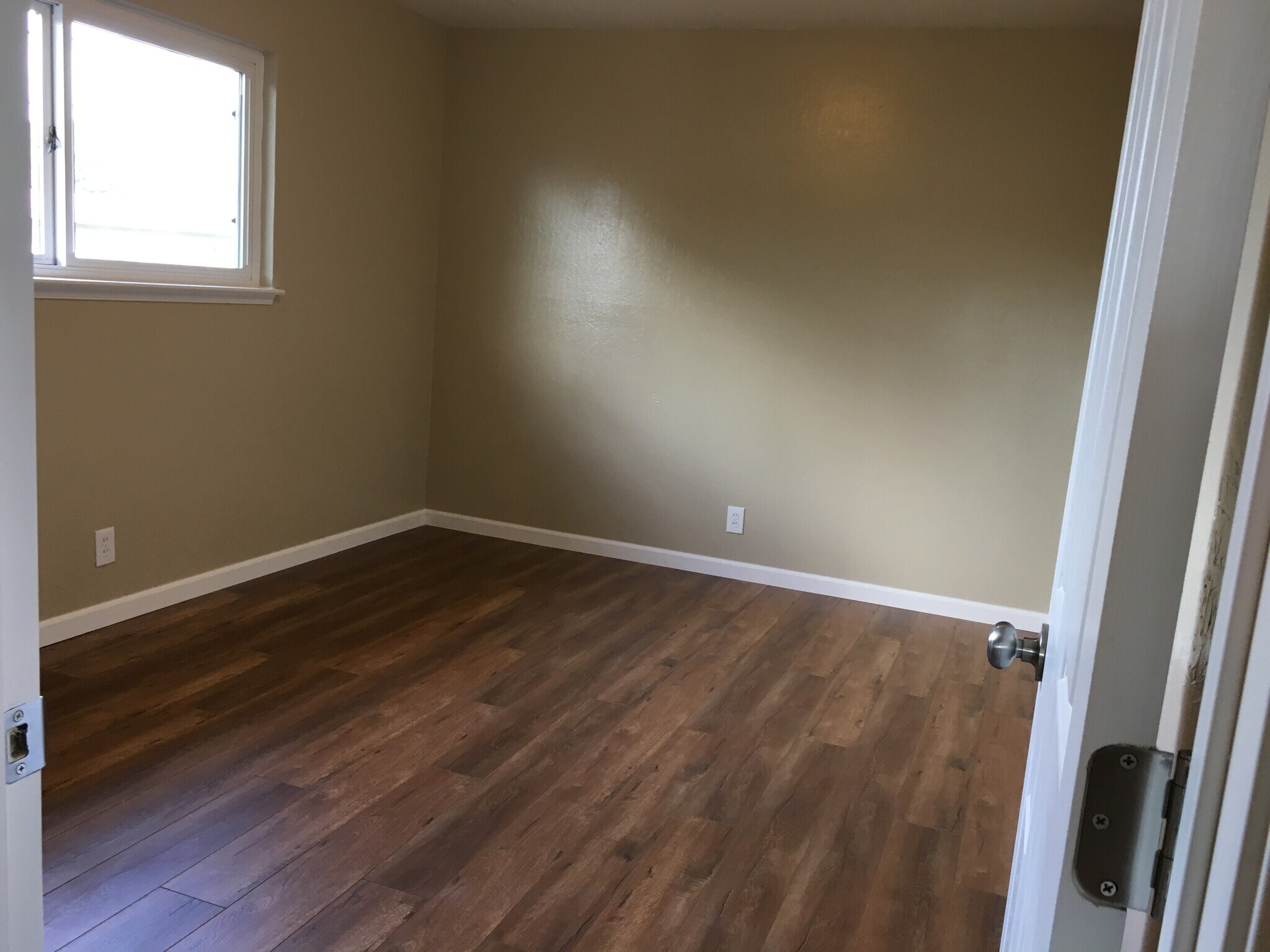 Spaciius bedroom with laminate floor - 755 E Duane Ave