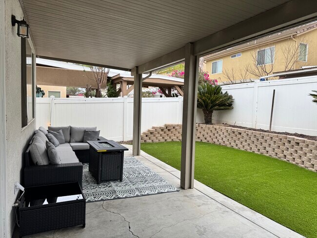 Building Photo - 297 Mildred St