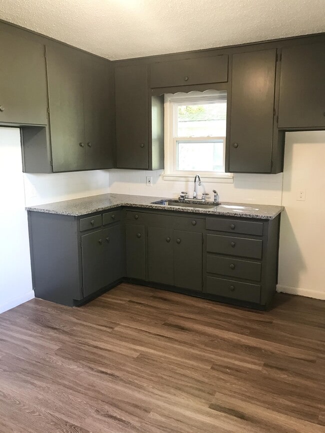 Building Photo - 3209 NE 14th St