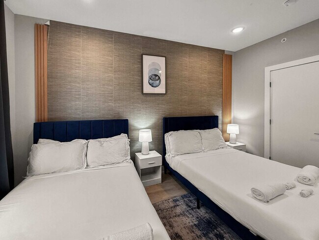 Building Photo - 901 Canal St