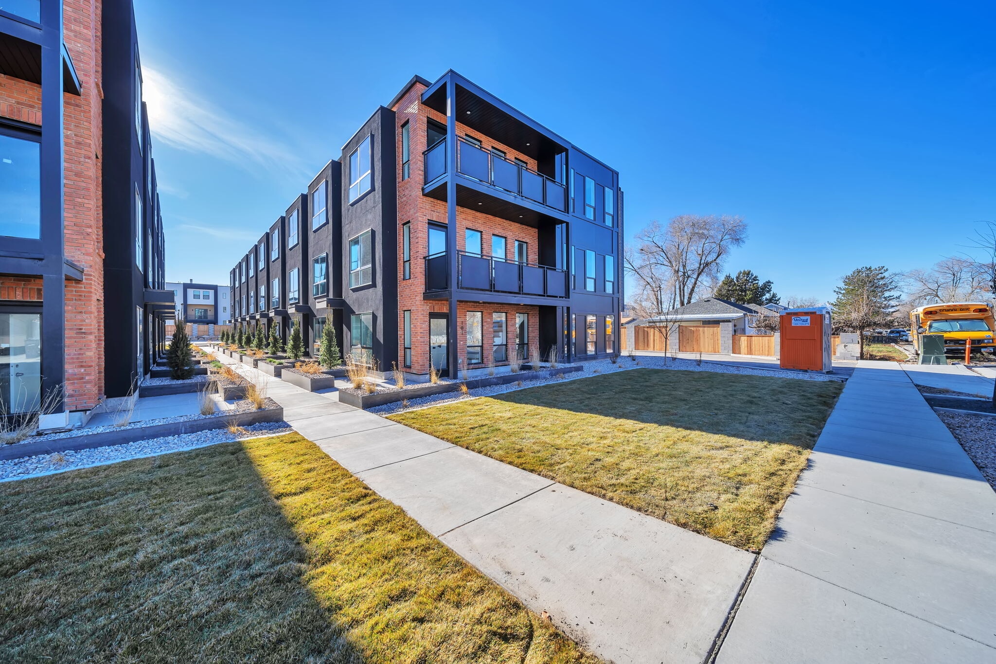 Building Photo - 884 E Rowley Dr