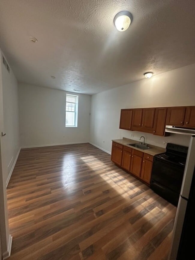 Building Photo - 96 Liberty Pole Way