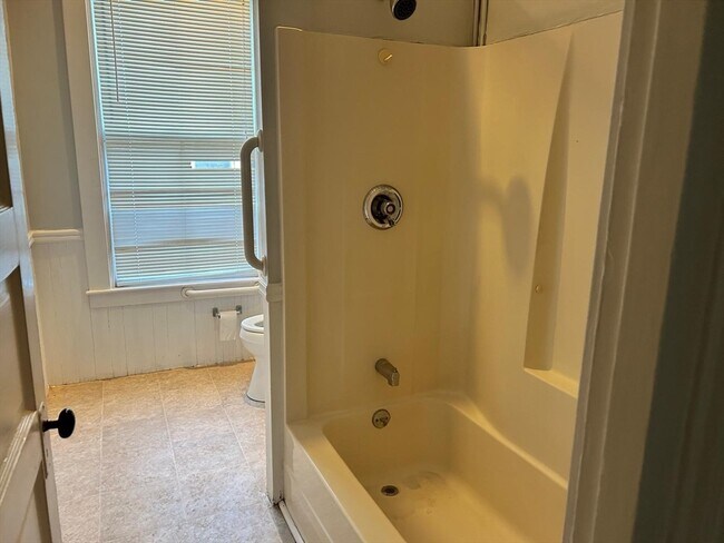 Building Photo - 36 7th St