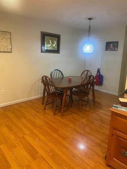 Building Photo - 633 Turf Ln