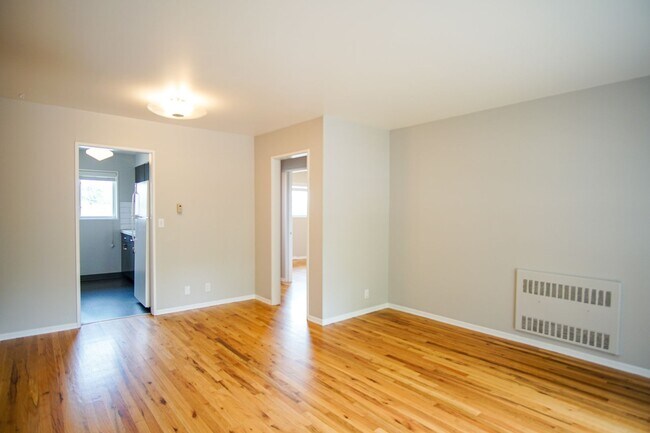 Building Photo - Mid-Century Dream Come True! Lovingly Maintained 2-Bedroom Available Now!