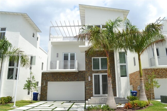 Building Photo - 3375 NW 82nd Ct