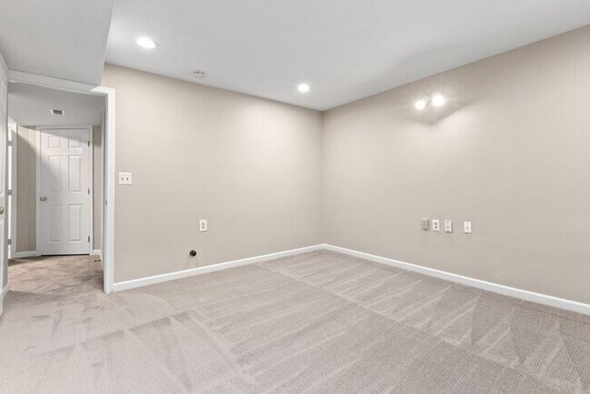 Building Photo - Air Conditioned Urban Retreat in Whispering Pines