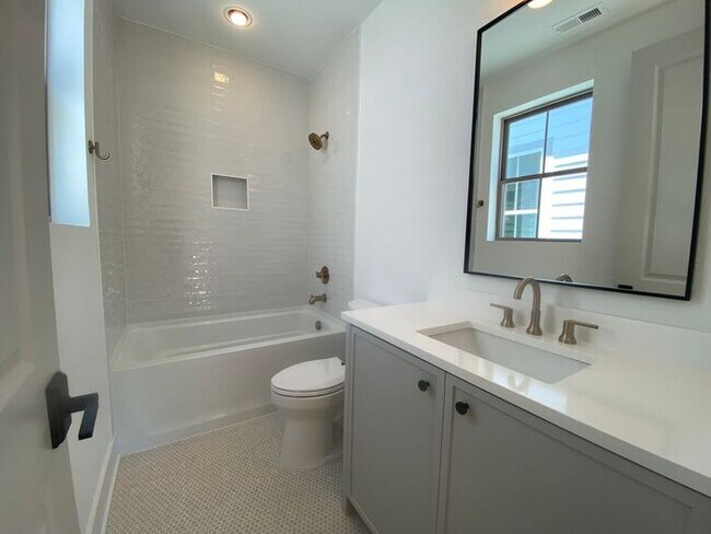 Building Photo - Beautiful New House in West Nashville - Hi...