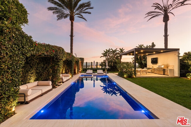 Building Photo - 972 Palisades Beach Rd