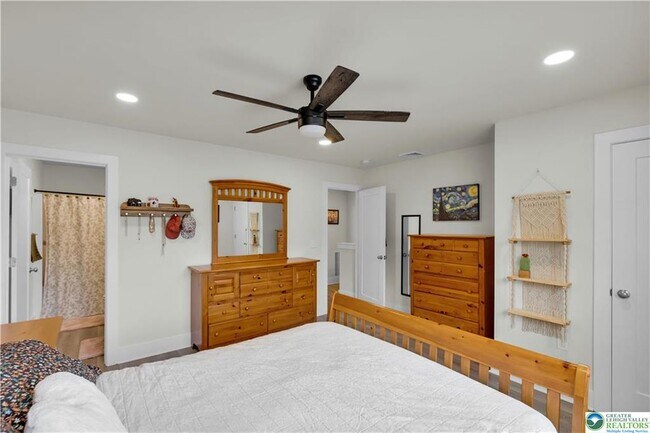 Building Photo - 221 Craig Ave