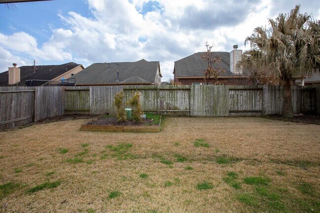 Building Photo - 7010 Stevenson Dr