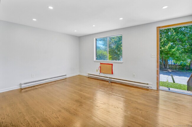 Building Photo - 387 Bucks Hl Rd