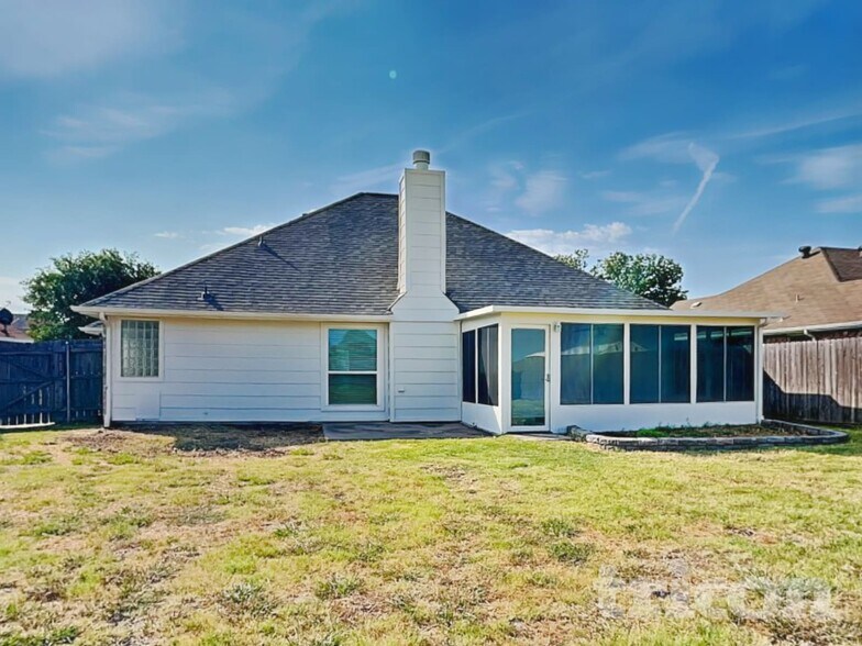 Building Photo - 919 Bermuda St