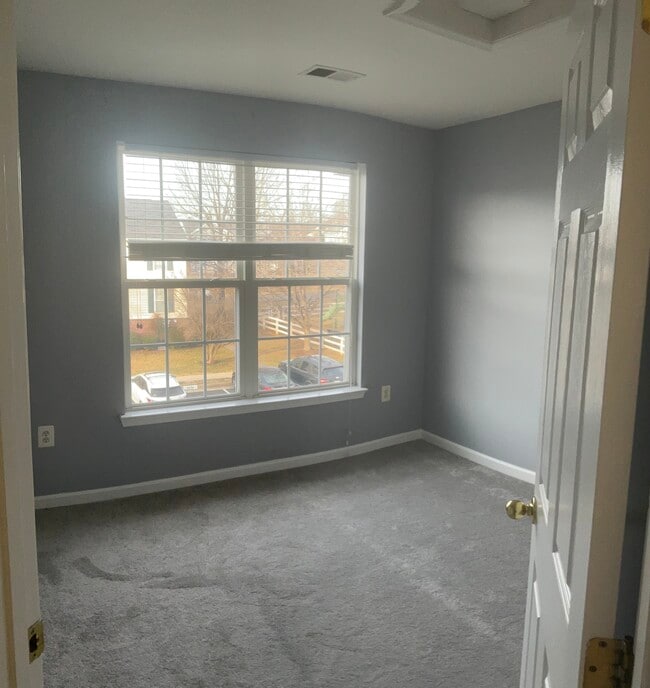 Building Photo - 35931 Clover Terrace