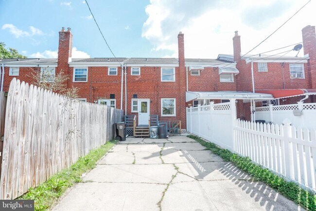 Building Photo - 1046 Middlesex Rd