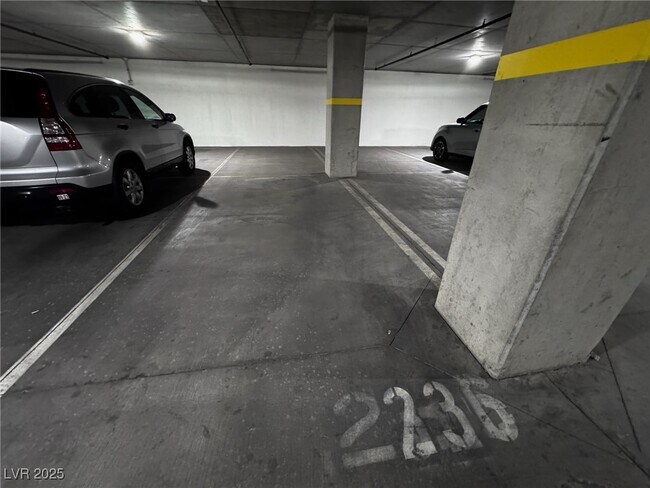 Building Photo - 2405 W Serene Ave