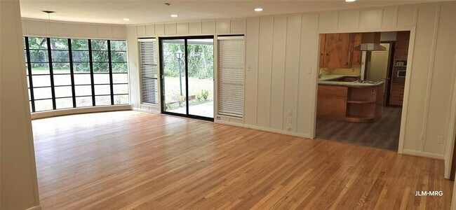Building Photo - 609 Del Norte St