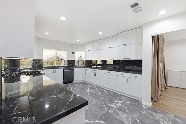 Building Photo - 41201 Laidlaw Ln