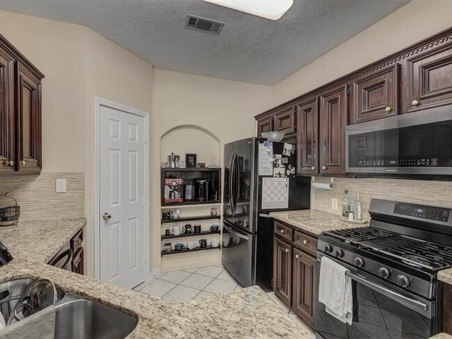Building Photo - 8422 Tavenor Ln