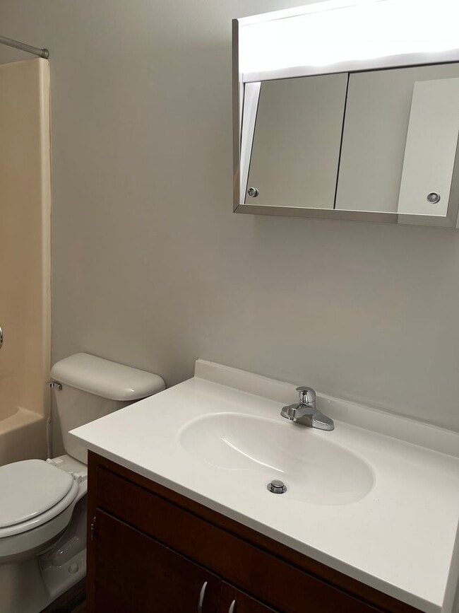 Building Photo - One bedroom apartment for rent near EMU in...