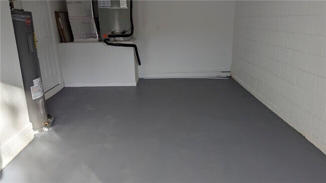 Building Photo - 826 Middleton Dr SW