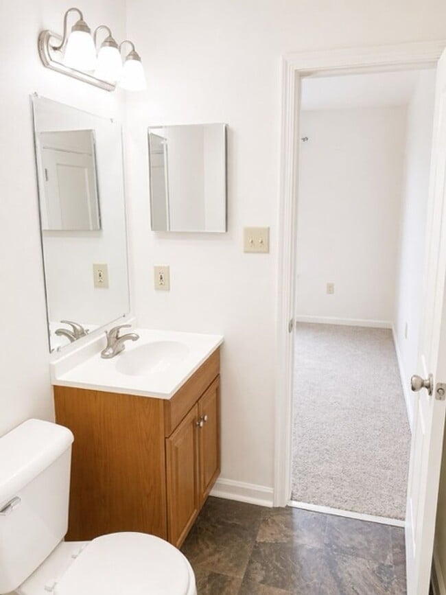 Building Photo - 45264 Woodstown Way