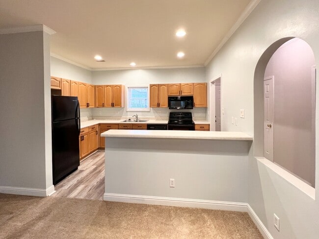 Building Photo - Spacious 2 Bed Condo!