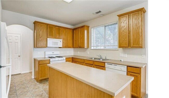 Building Photo - 1821 Briarton Ln N