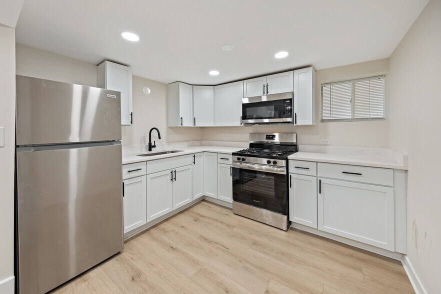 Building Photo - 4737 N Kildare Ave