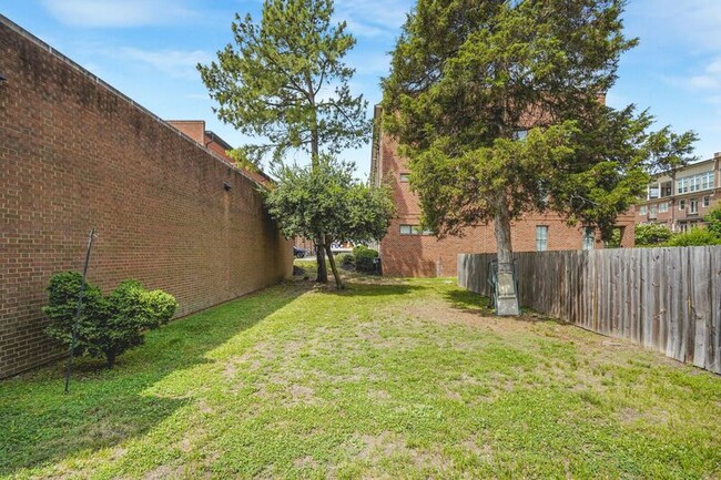 Building Photo - 1004 Prince Edward St