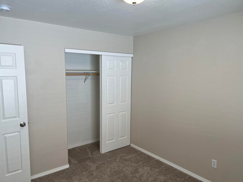 Building Photo - 1206 N 6th St