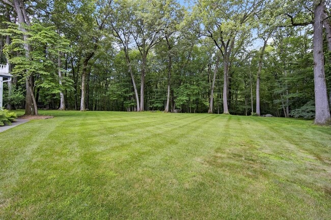 Building Photo - 92 Brook Hollow Dr