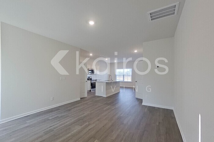 Building Photo - 2185 Banyan Cir