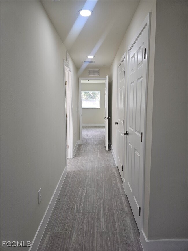 Building Photo - 874 Apartment St