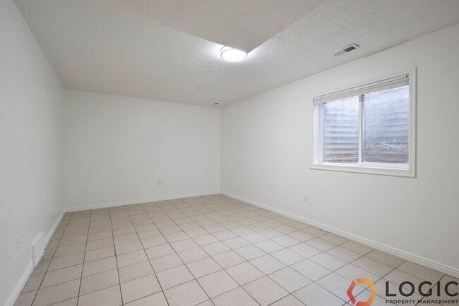 Building Photo - 126 W 475 S