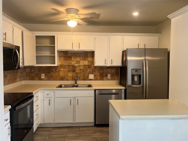 Building Photo - 14020 Schroeder Rd