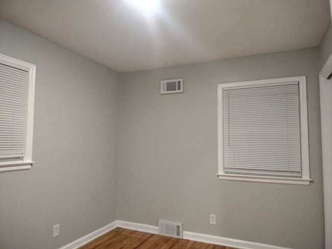 Building Photo - 3 Bedroom 1 bath on the East Side