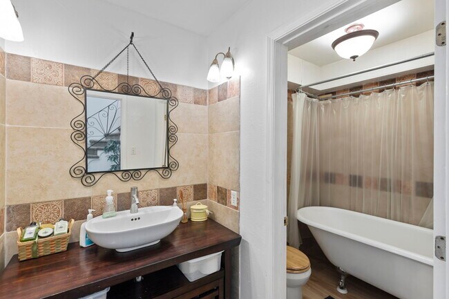 Building Photo - 142 Burgess Ct