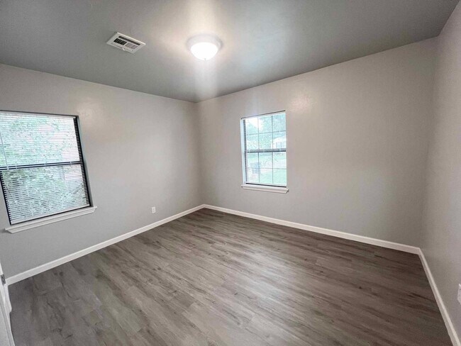 Building Photo - Updated Home in the Heart of NW OKC – Excellent Location!