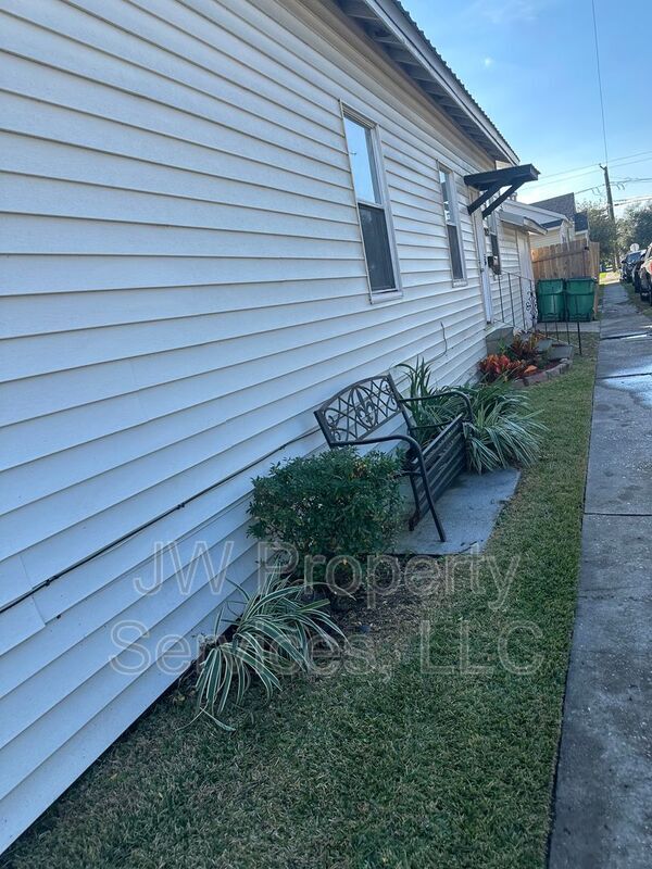 Building Photo - 4200-4202 5th St