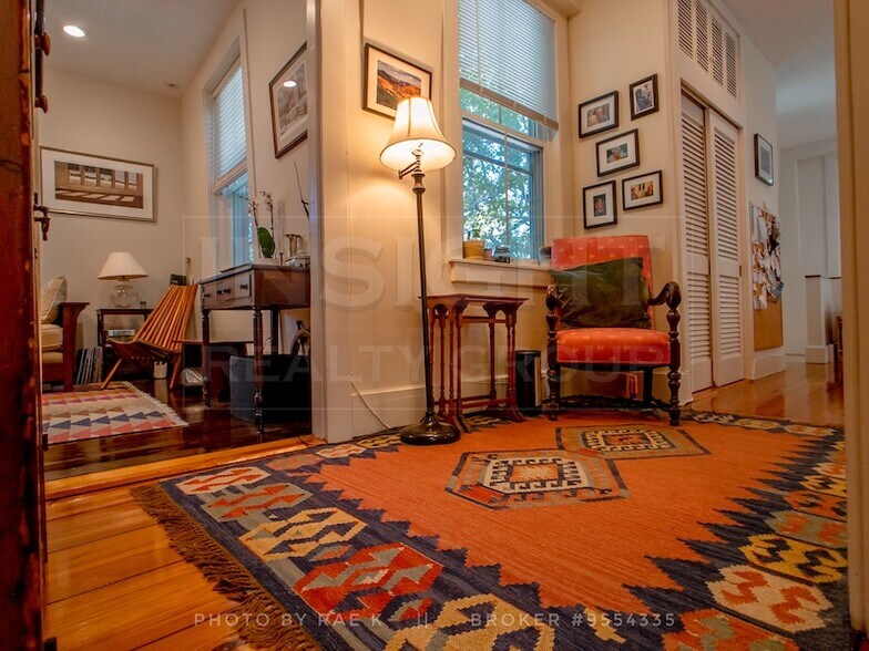 Building Photo - 61 Pond St