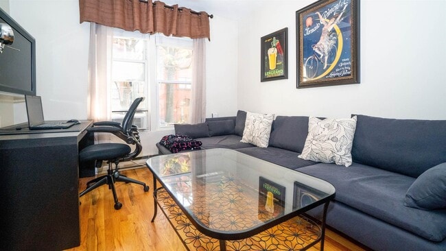 Building Photo - 134 Garden St