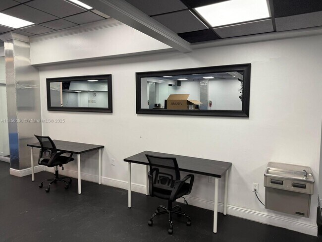 Building Photo - 555 NE 15th St