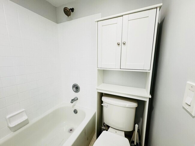 Building Photo - 6323 La Costa Dr