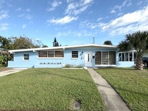 Building Photo - Beachside Bungalow in Ormond Beach!