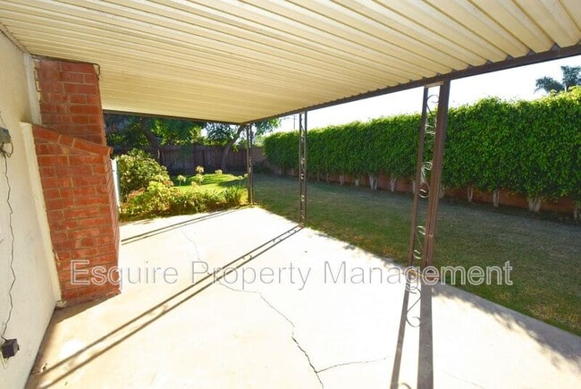 Building Photo - 1335 Lawrence Way